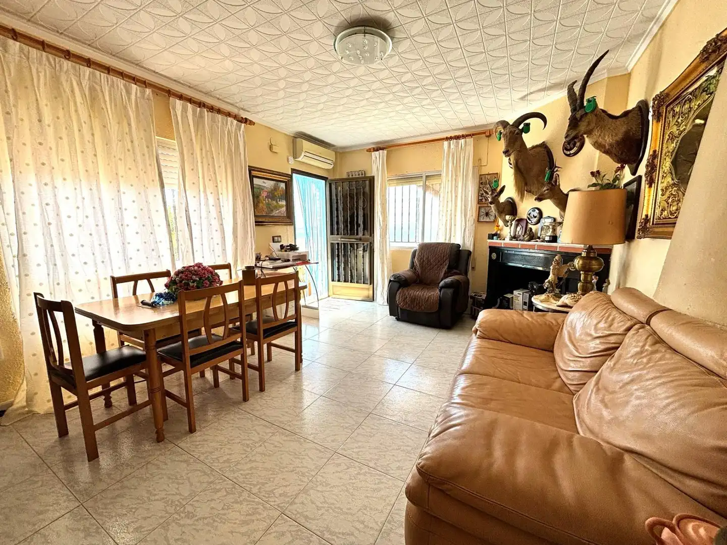 Wohnzimmer von Einfamilien-Reihenhaus zum Verkauf in Los Alcázares mit Klimaanlage und Privatgarten