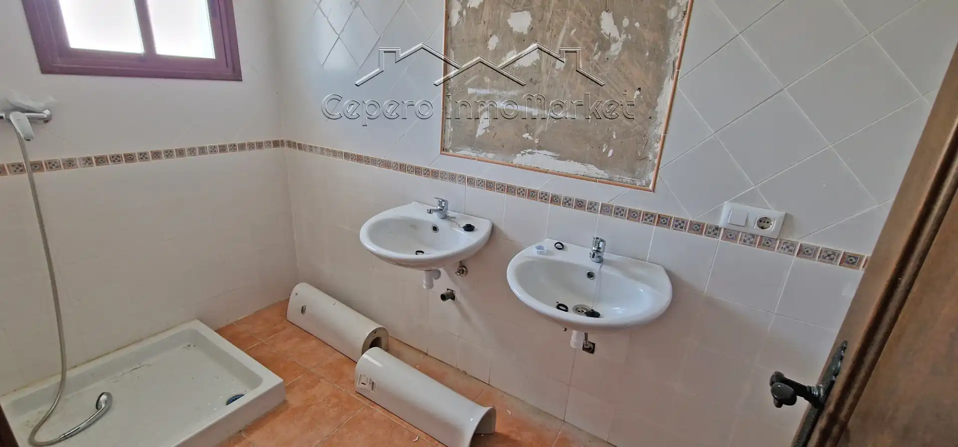 Badezimmer von Einfamilien-Reihenhaus zum Verkauf in El Puerto de Santa María mit Privatgarten und Balkon