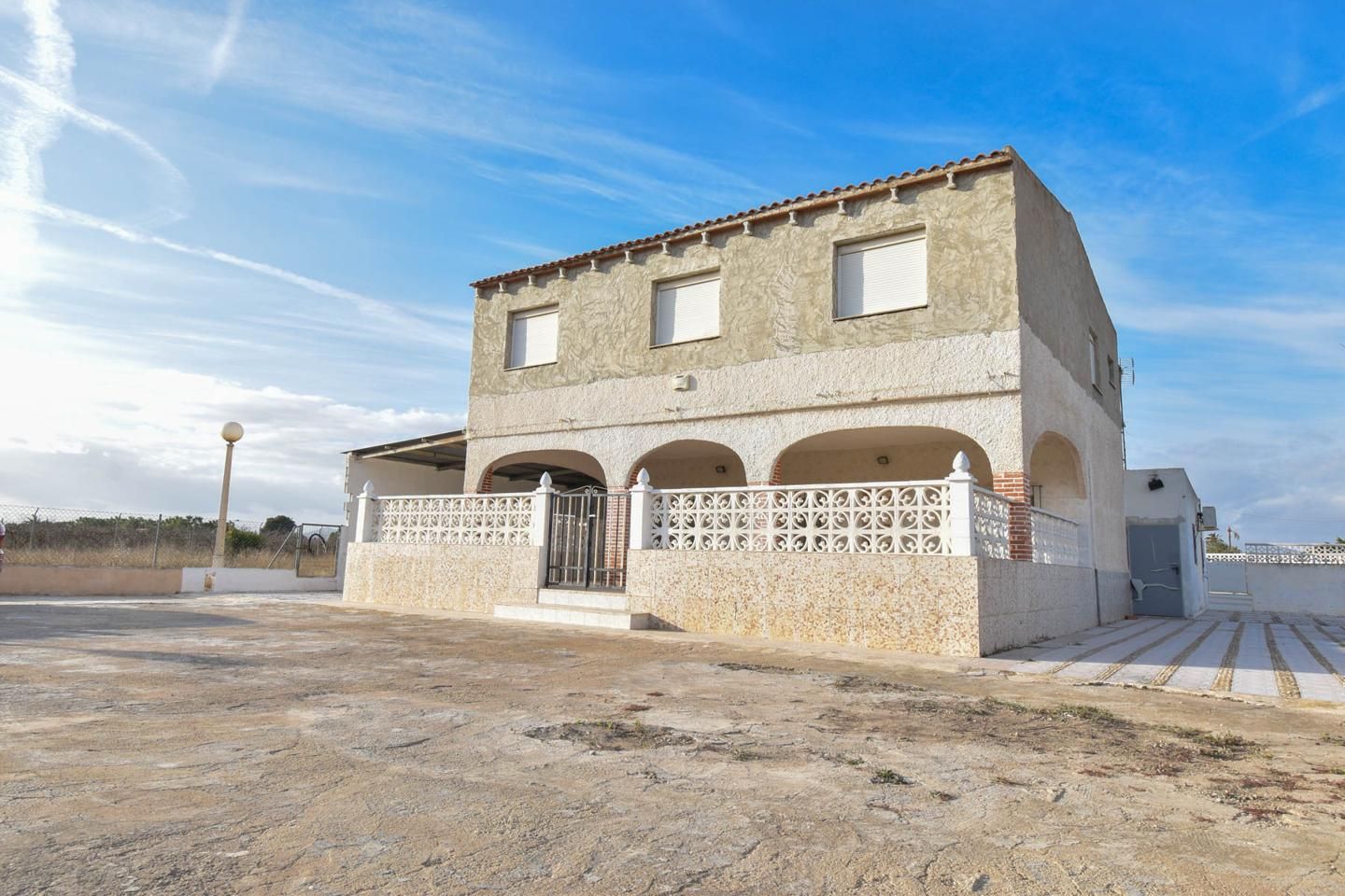 Vista exterior de Casa o xalet en venda en Elche / Elx amb Aire condicionat, Jardí privat i Terrassa