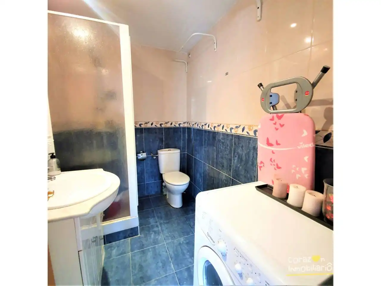 Bathroom of Study for rent in Madrid  with Air Conditioner, Parquet flooring and Storage room