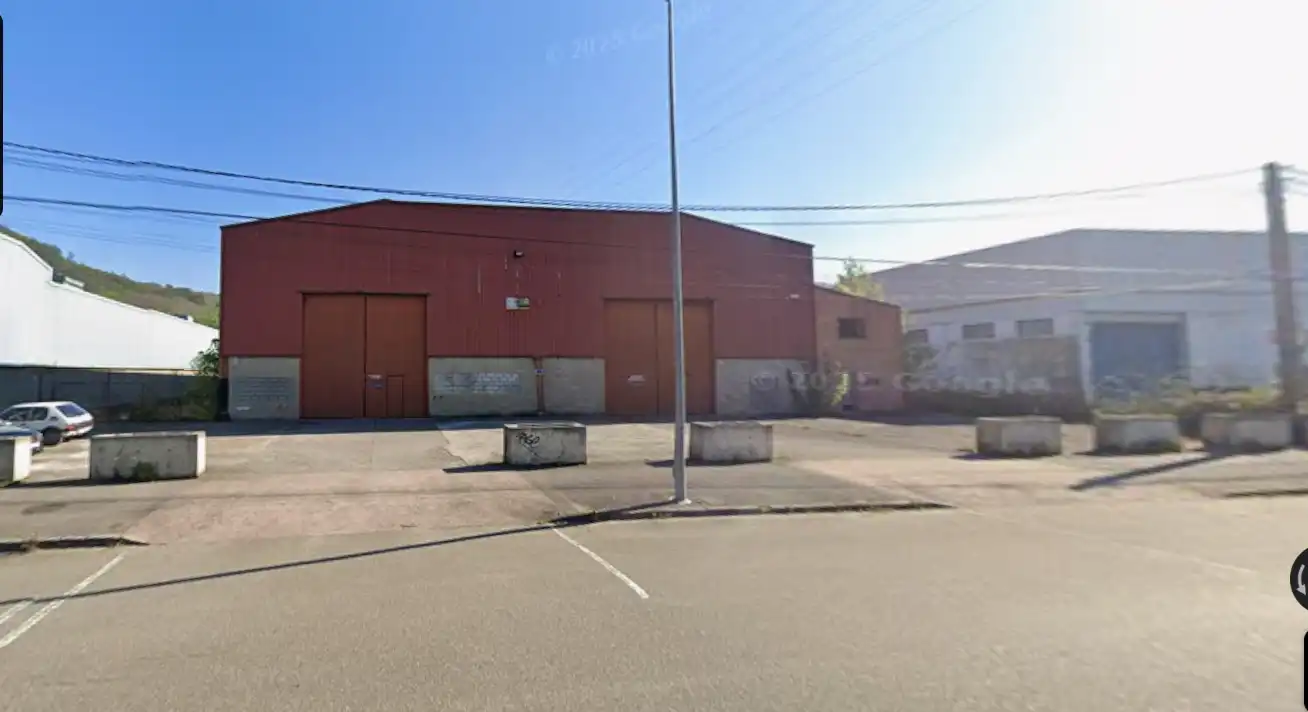 Nave industrial en venta en Riaño - Los Barros