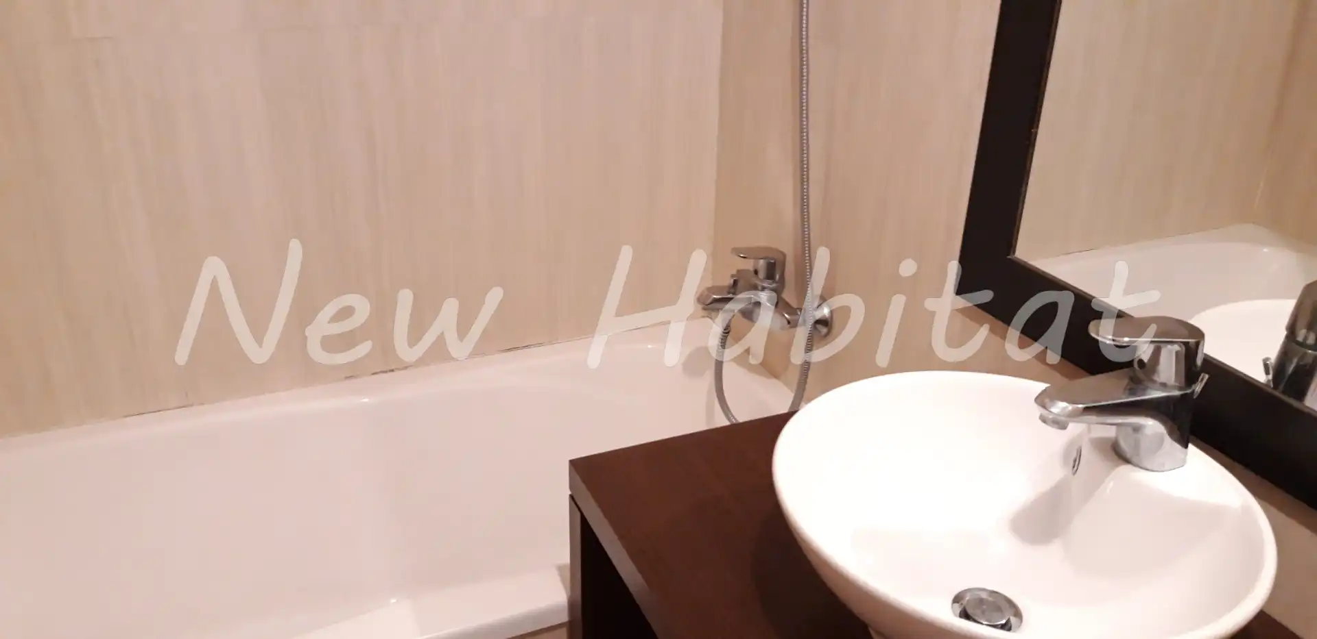 Baño de Piso en venta en Castellón de la Plana / Castelló de la Plana con Aire acondicionado, Trastero y Piscina comunitaria