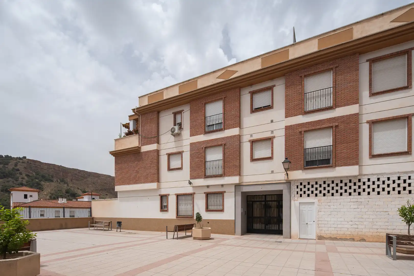 Vista exterior de Pis en venda en Cenes de la Vega amb Aire condicionat i Terrassa