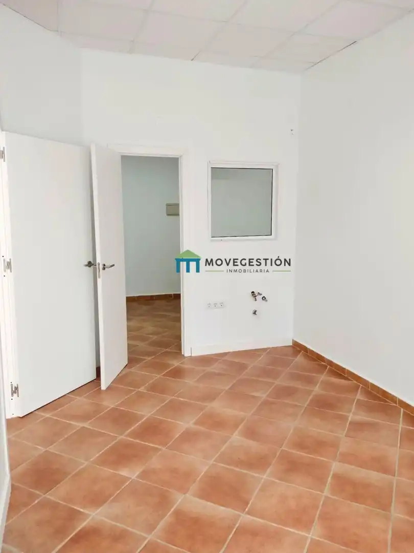 Local comercial en venda a Villamartín, imagen 8