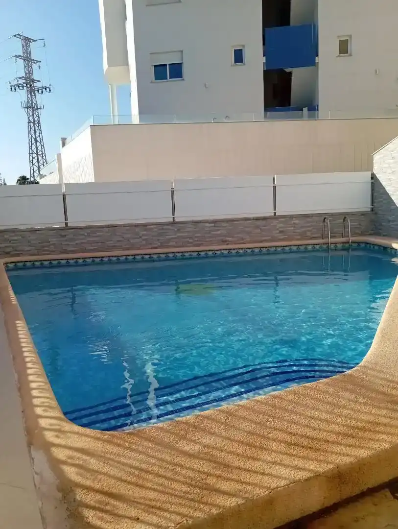 Schwimmbecken von Wohnungen zur Miete in Oliva mit Klimaanlage, Privatgarten und Möbliert