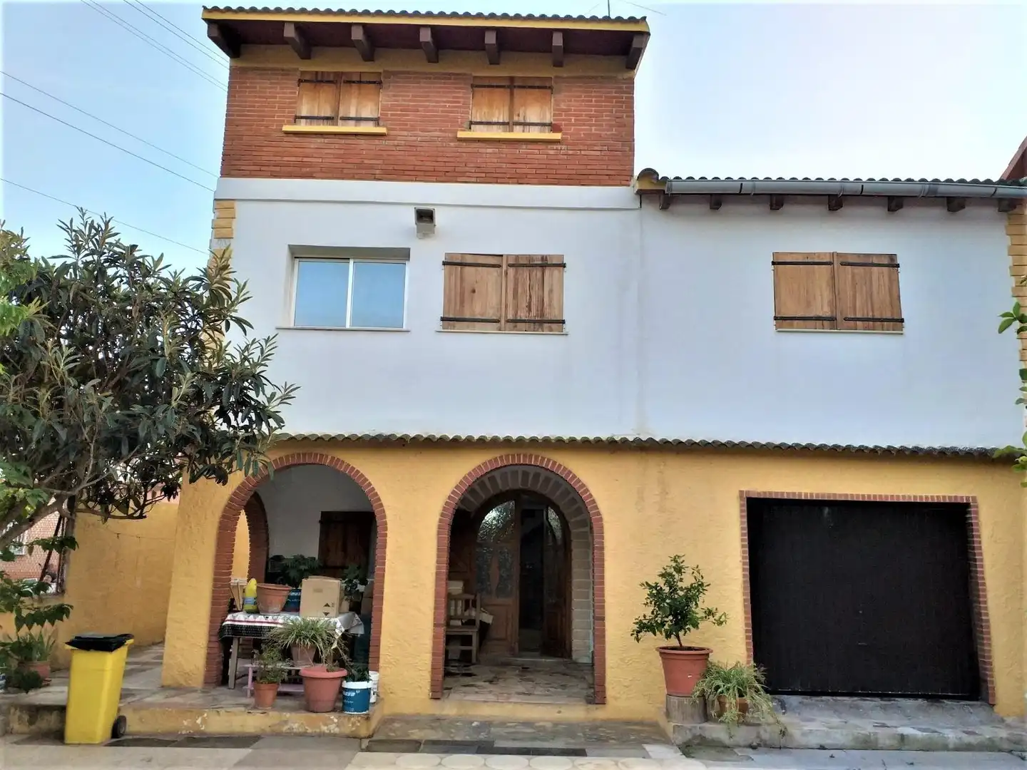 Vista exterior de Casa o xalet en venda en Manises amb Aire condicionat, Jardí privat i Traster