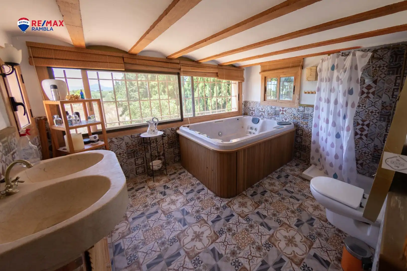 Baño de Finca rústica en venta en Montbrió del Camp