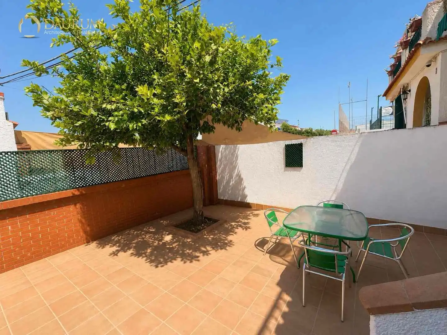 Terrassa de Casa o xalet en venda en Dos Hermanas amb Aire condicionat, Traster i Moblat