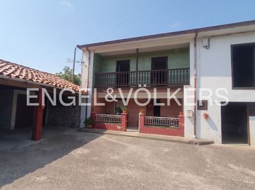 Adossat amb balcó en venda a Barrio las Escuelas