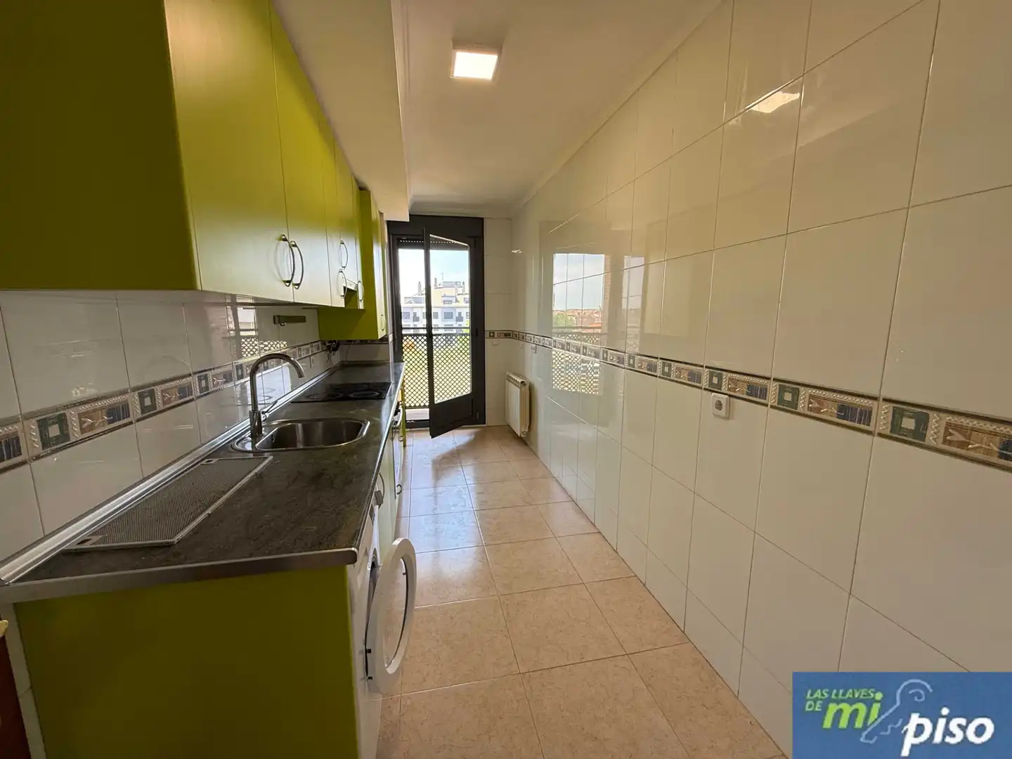 Cocina de Piso en venta en Santovenia de Pisuerga con Calefacción, Terraza y Trastero