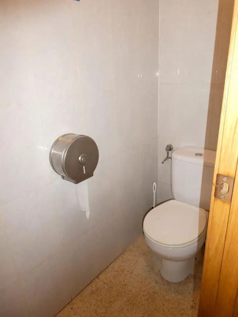 Baño de Local de alquiler en Montornès del Vallès