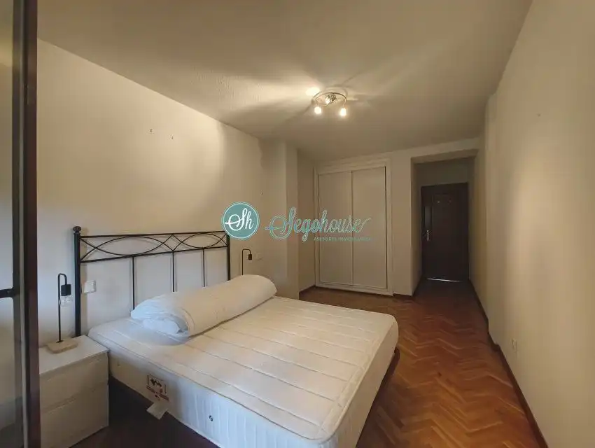 Bedroom of Flat for rent in Segovia  with Heating, Parquet flooring and Terrace