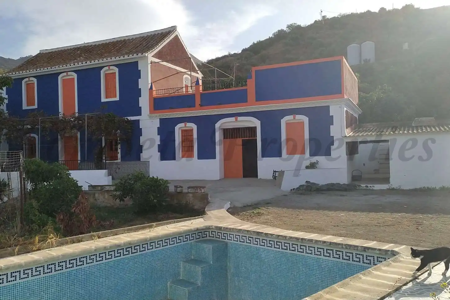 Casa amb piscina en venda a Árchez