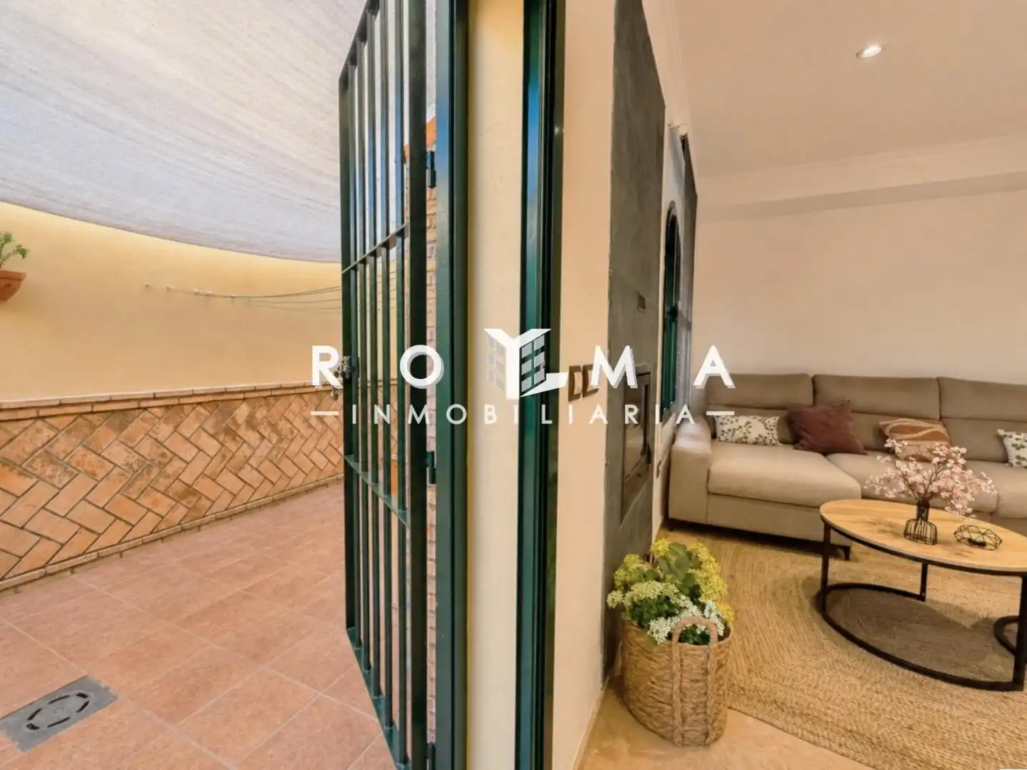 Vista exterior de Casa adosada en venta en Montequinto con Aire acondicionado, Jardín privado y Trastero