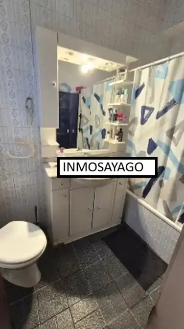 Bany de Pis en venda en Torrelavega  amb Moblat