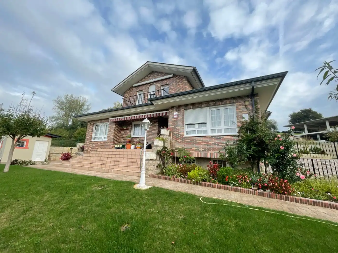 Chalet con jardín en venta en Calle SORRIBA