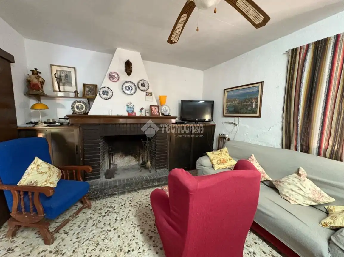 Sala d'estar de Finca rústica en venda en Jaén amb Traster i Piscina