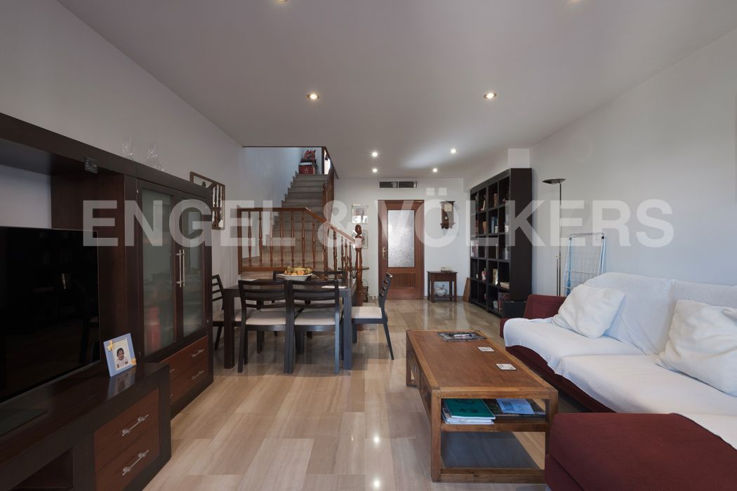 Sala d'estar de Casa adosada en venda en Fondarella amb Aire condicionat, Terrassa i Traster