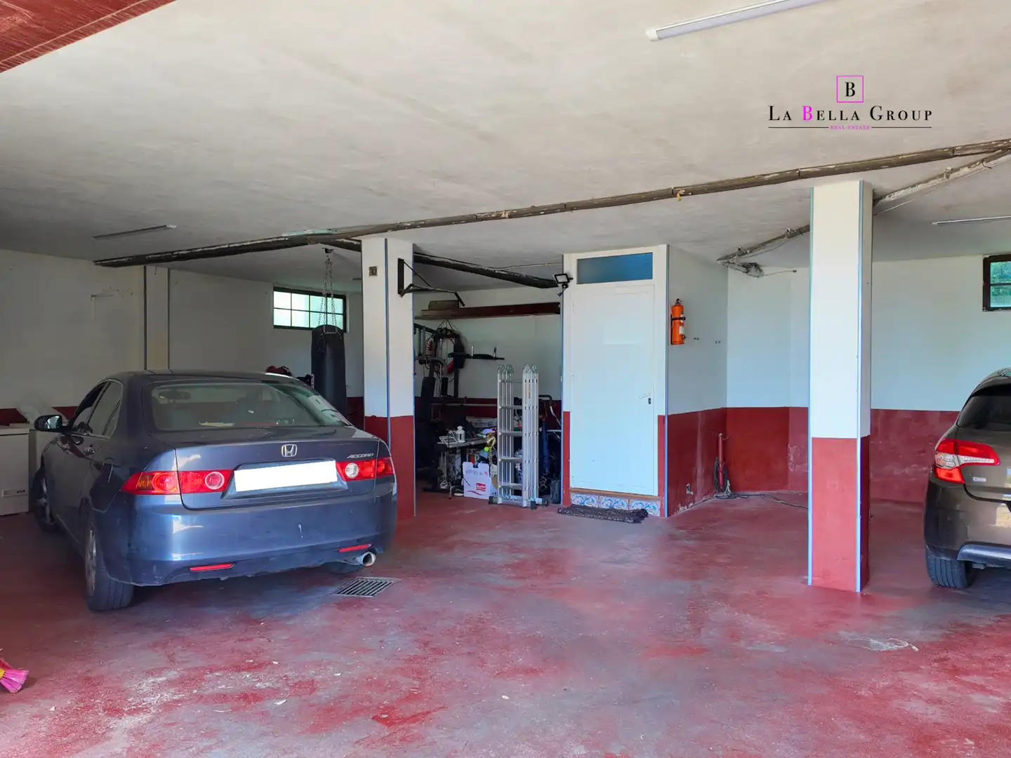 Aparcament de Casa o xalet en venda en Fisterra amb Calefacció, Jardí privat i Parquet