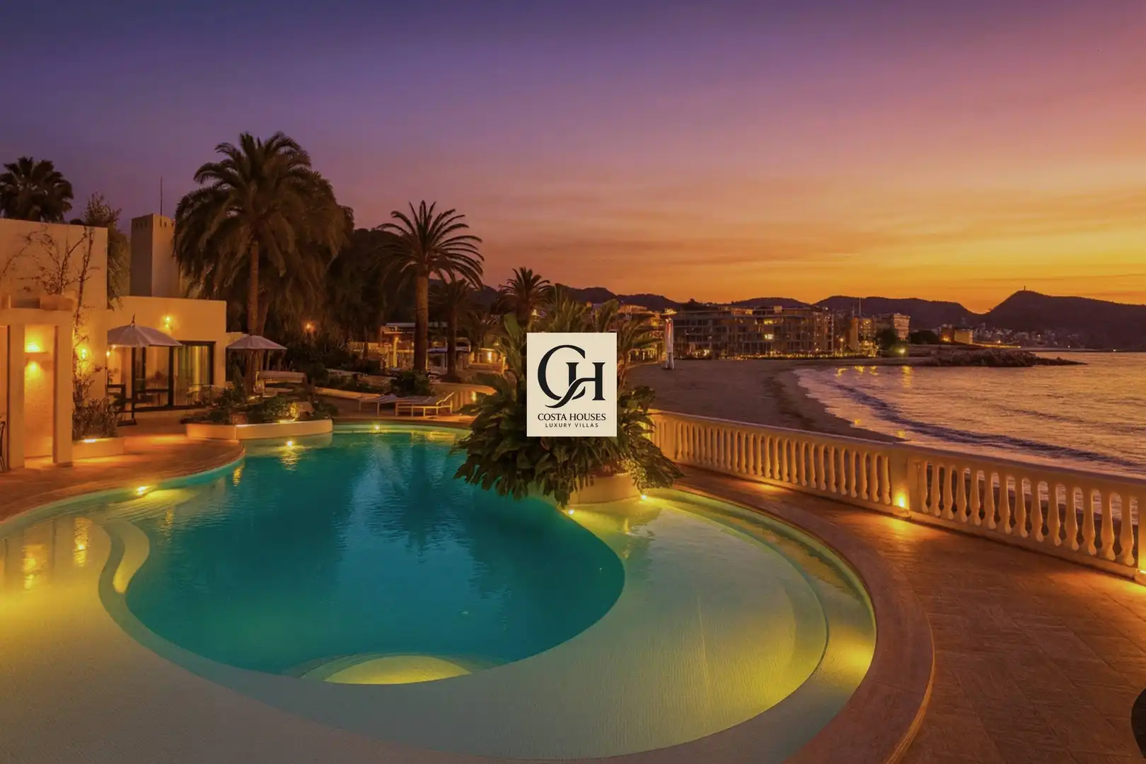 Detached house with pool for sale in Casco Urbano