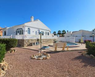 Vista exterior de Casa o xalet en venda en Torrevieja amb Aire condicionat, Calefacció i Jardí privat