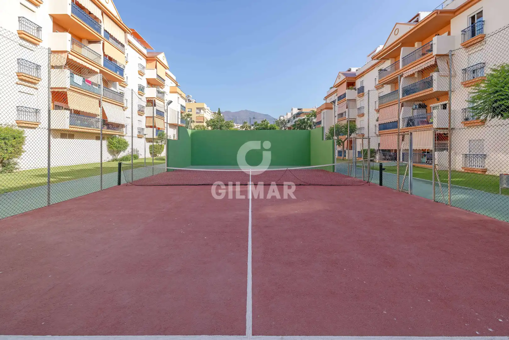 Vista exterior de Àtic en venda en Estepona amb Calefacció, Piscina i Balcó