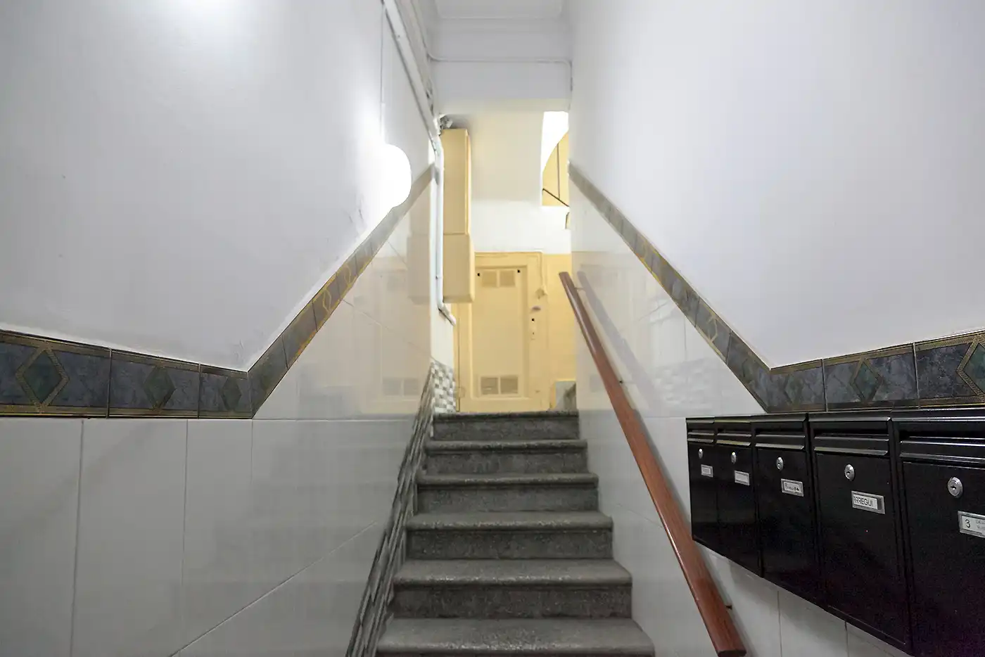Wohnung zum Verkauf in Barcelona mit Klimaanlage, Möbliert und Balkon