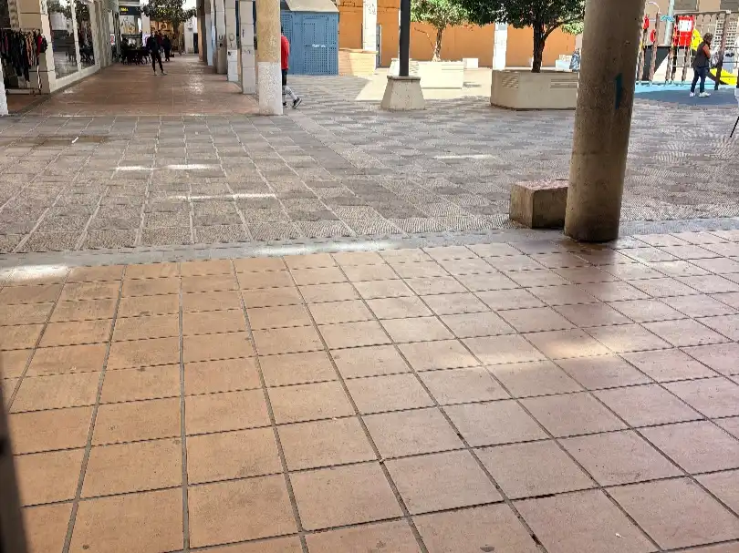 Vista exterior de Local en traspaso en Vinaròs con Terraza, Amueblado y Internet