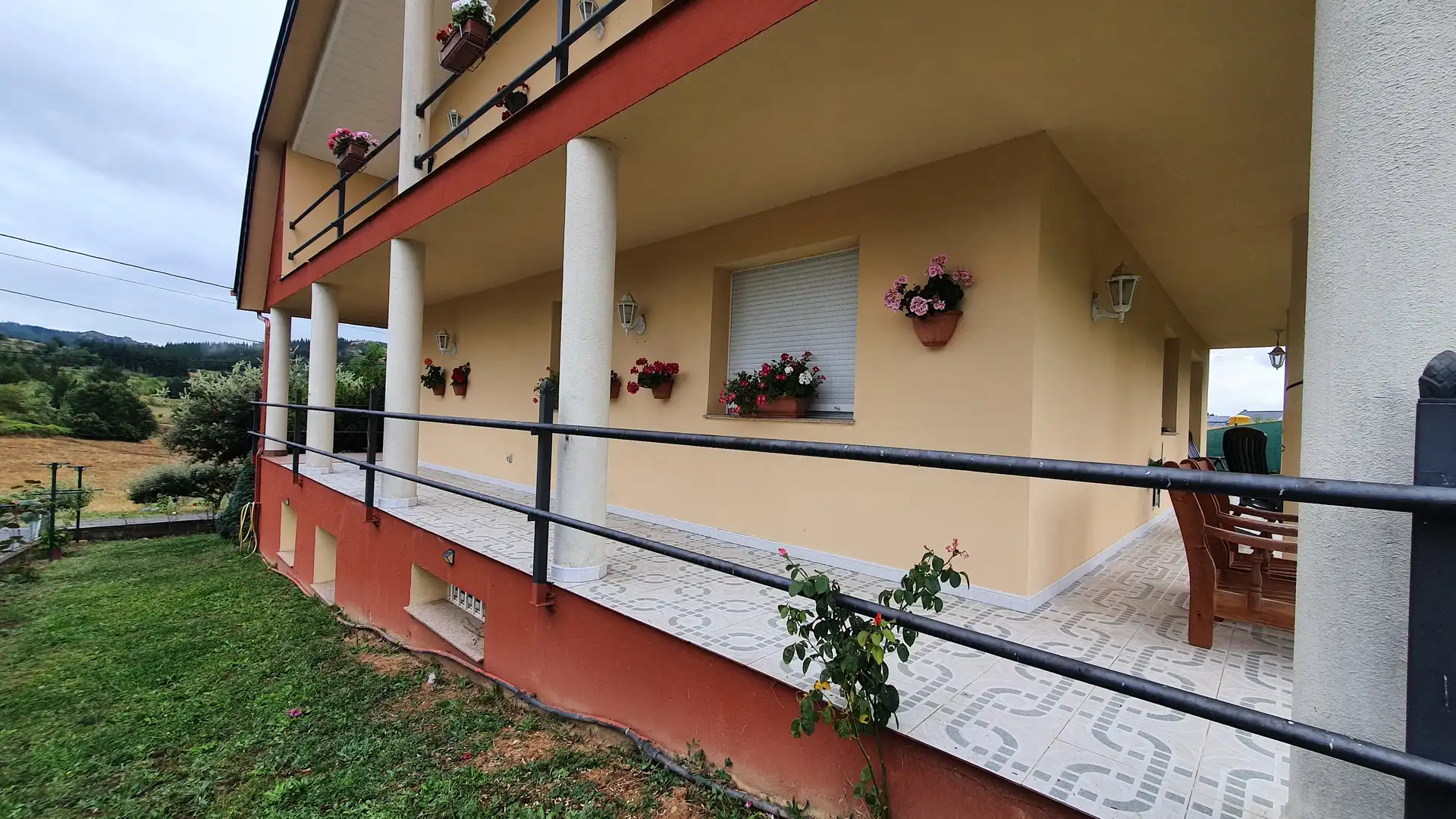 Vista exterior de Casa o chalet en venta en Vega de Espinareda con Calefacción, Jardín privado y Terraza