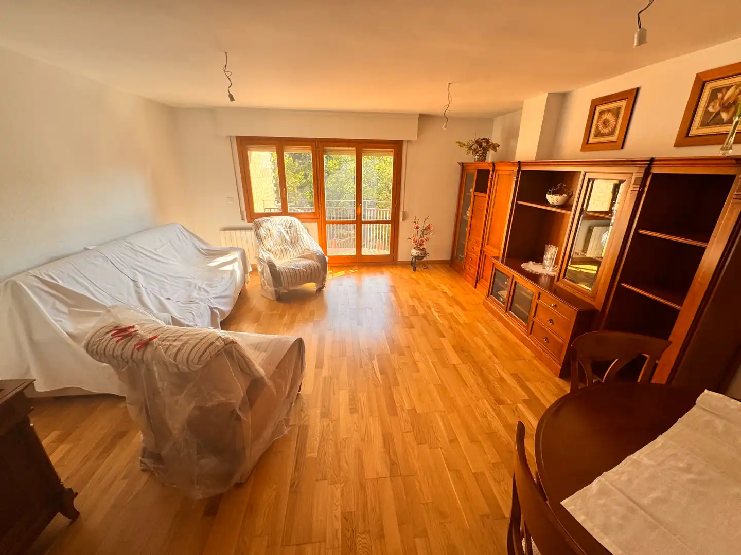 Sala d'estar de Pis en venda en Sabiñánigo amb Calefacció, Parquet i Traster