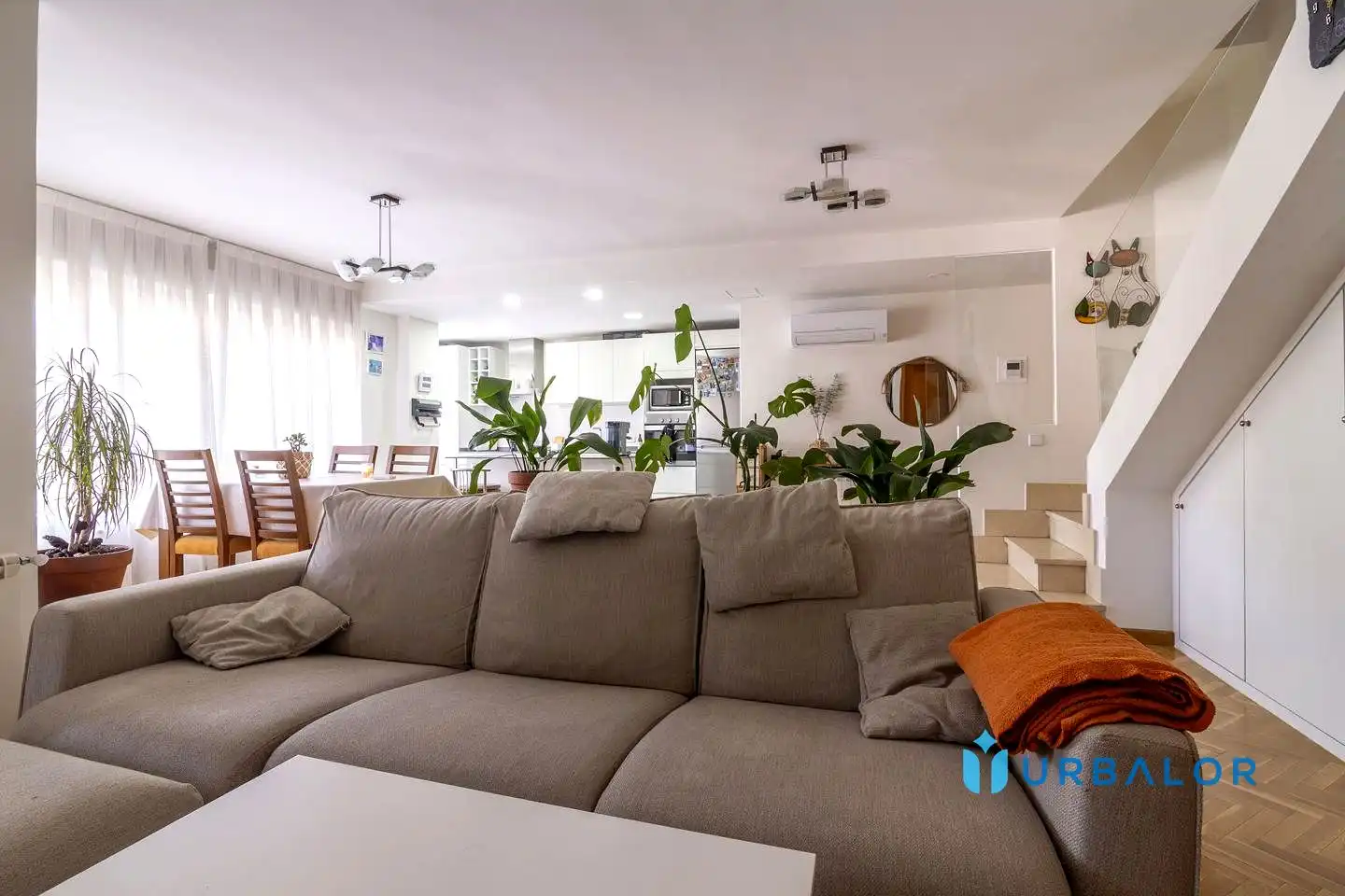 Sala de estar de Dúplex en venta en Alcorcón con Aire acondicionado, Calefacción y Parquet