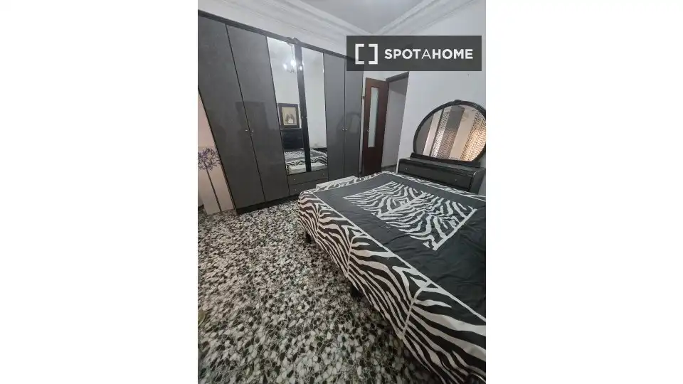 Habitación de Apartamento para compartir en Valencia con Aire acondicionado, Terraza y Amueblado