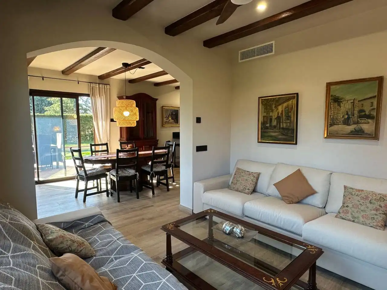 Sala de estar de Casa o chalet de alquiler en La Tallada d'Empordà con Aire acondicionado, Calefacción y Jardín privado