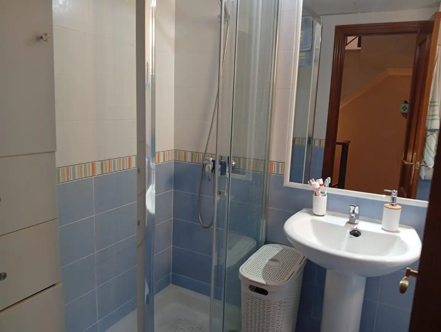 Baño de Casa adosada en venta en Alcalá de Guadaira con Aire acondicionado, Calefacción y Terraza