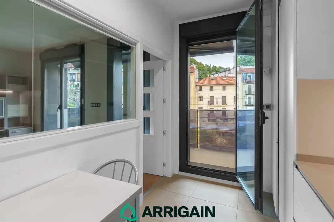 Habitación de Piso en venta en Donostia - San Sebastián  con Calefacción, Terraza y Trastero