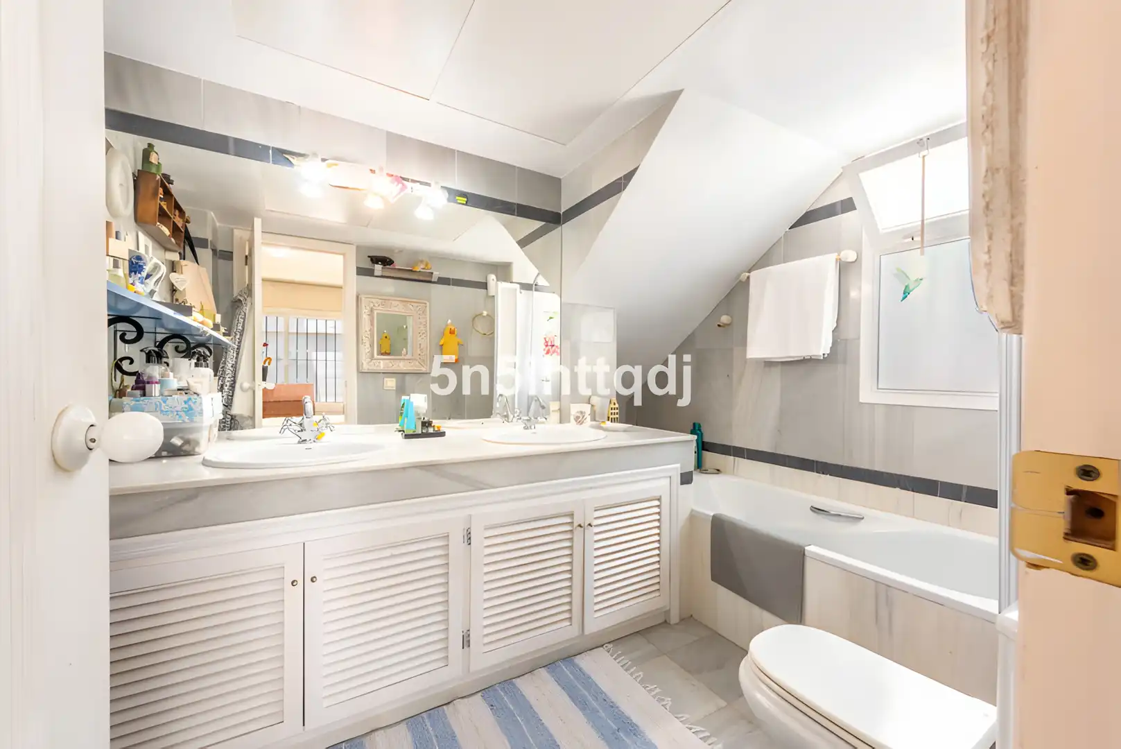 Baño de Ático en venta en Marbella con Terraza, Piscina y Amueblado