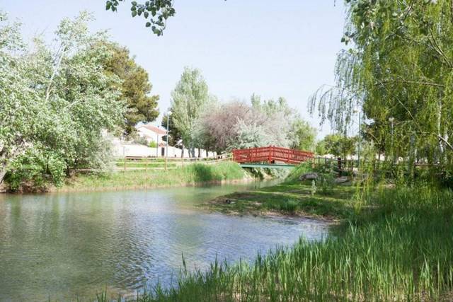 Casa adosada en Venta en Calle Aznar Galíndez 7, 7 en Pinseque