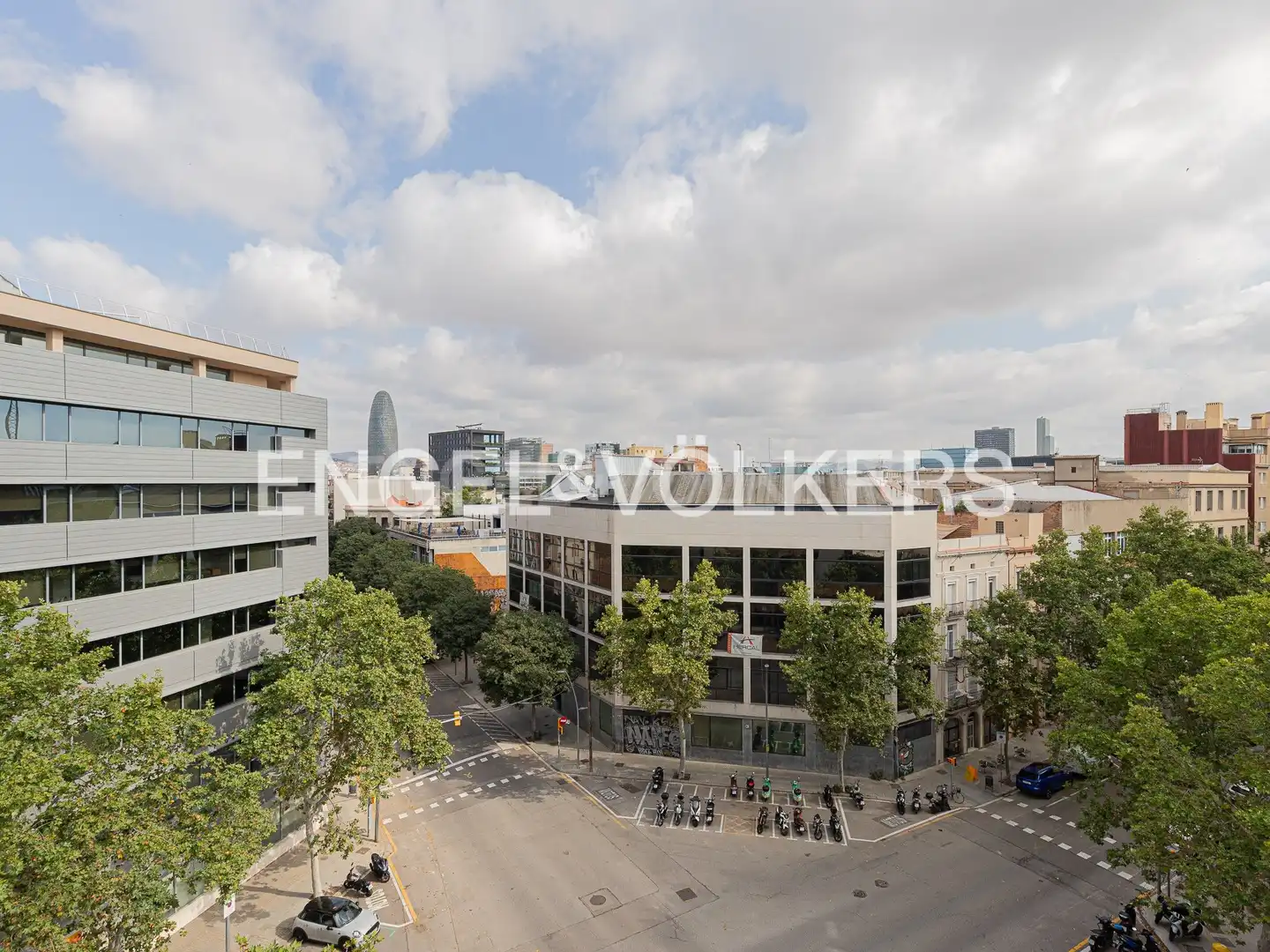 Exterior view of Flat for rent in Sant Martí