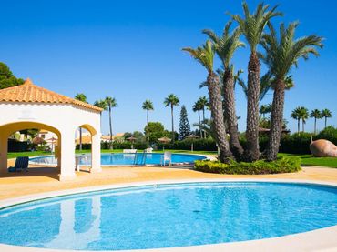 Reihenhaus mit Pool zur Miete in Avenida Avenida Escandinàvia 63