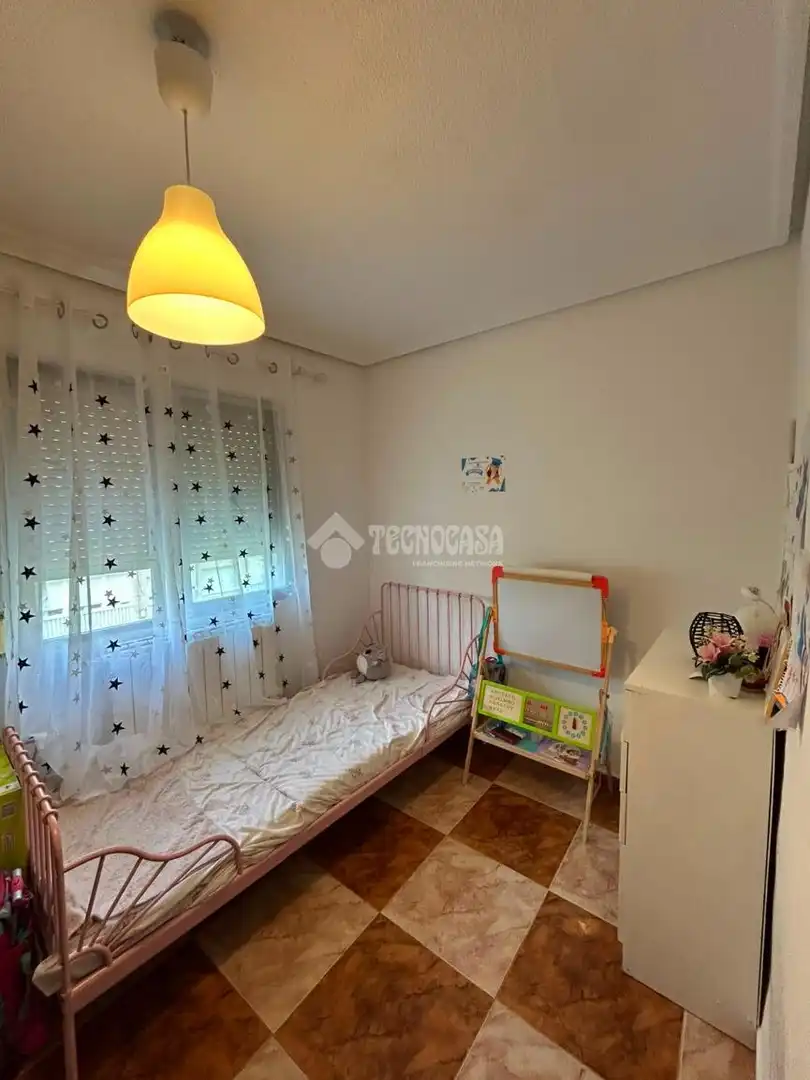 Schlafzimmer von Wohnung zum Verkauf in Coslada