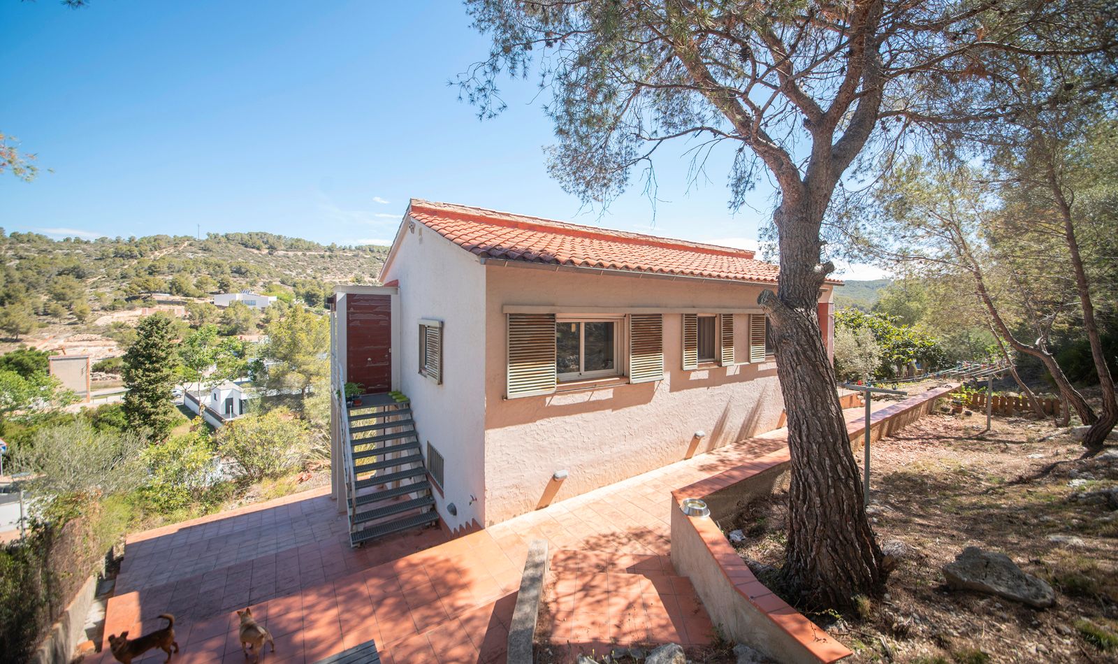 Vista exterior de Casa o xalet en venda en Sant Pere de Ribes amb Aire condicionat, Calefacció i Jardí privat