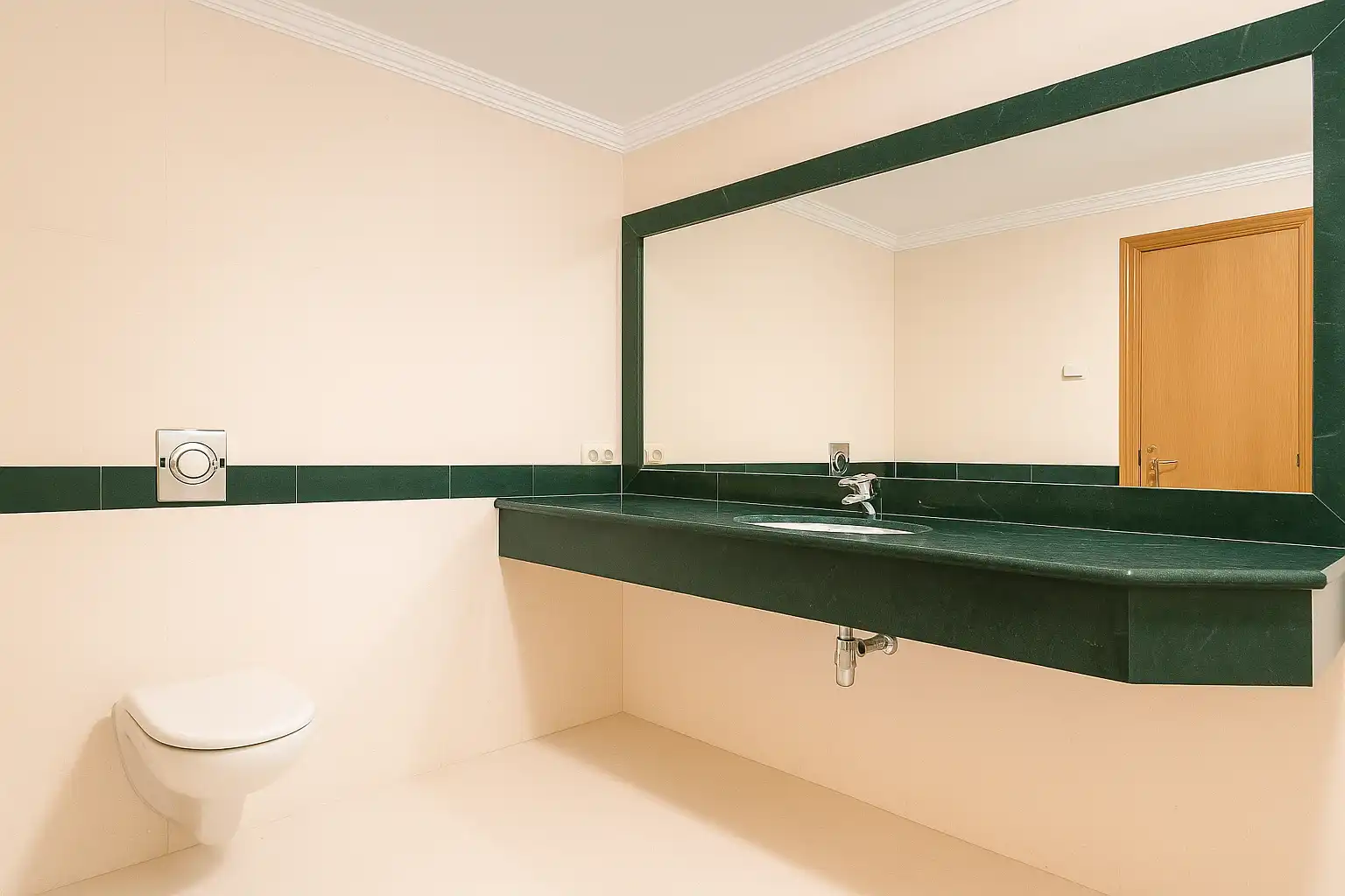 Baño de Apartamento en venta en Benahavís con Aire acondicionado, Trastero y Piscina comunitaria