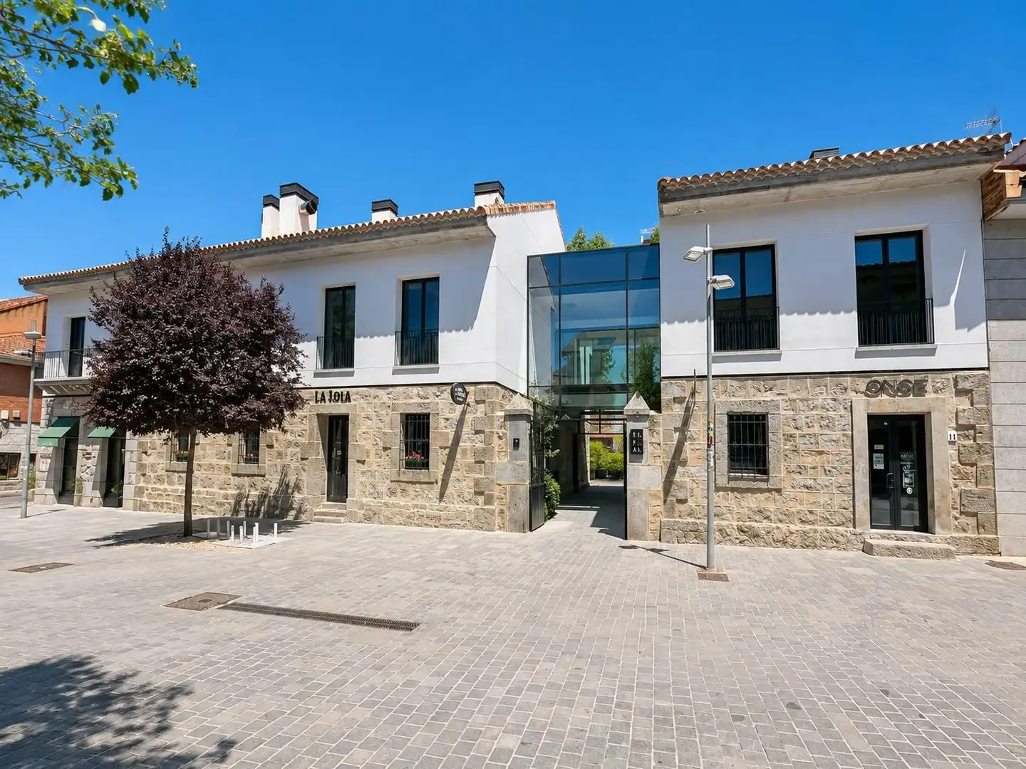Vista exterior de Dúplex de alquiler en Torrelodones con Aire acondicionado, Calefacción y Balcón