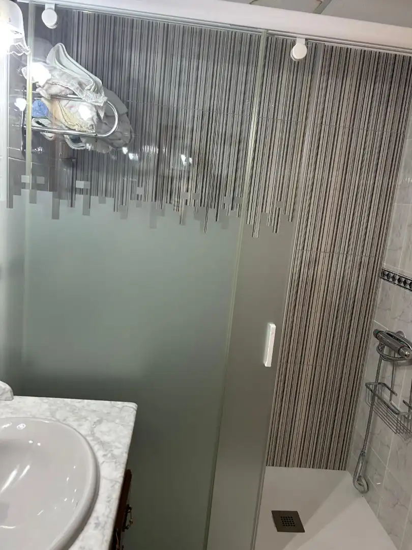 Badezimmer von Wohnung zur Miete in Jaén mit Klimaanlage, Heizung und Terrasse