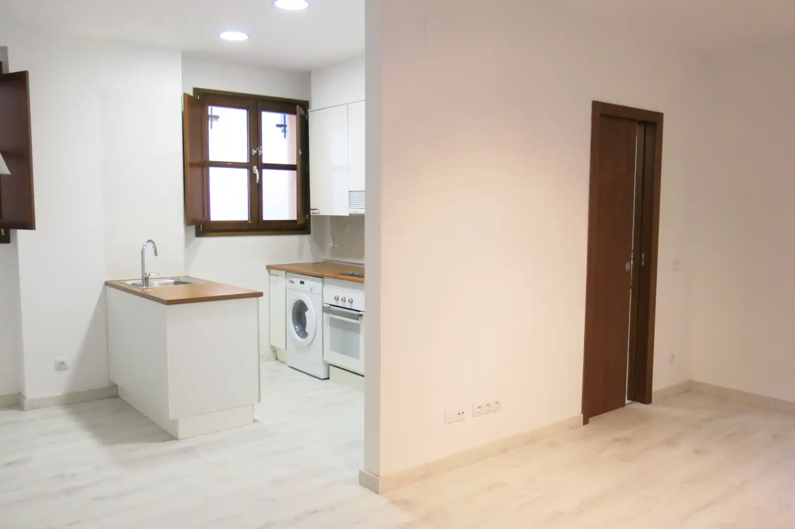 Cuina de Pis de lloguer en Madrid amb Aire condicionat, Calefacció i Forn