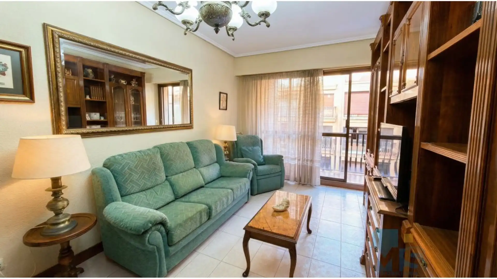 Sala d'estar de Pis en venda en Donostia - San Sebastián  amb Calefacció, Forn i Balcó