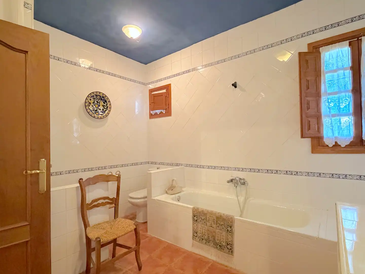 Bany de Casa o xalet en venda en La Estrella amb Calefacció, Jardí privat i Traster