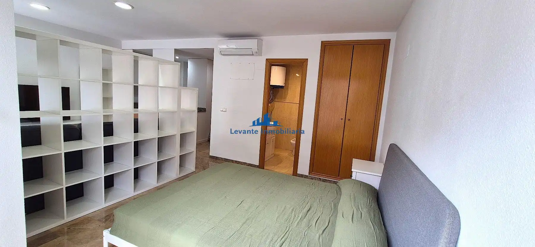 Dormitori de Estudi de lloguer en Valencia amb Aire condicionat i Moblat