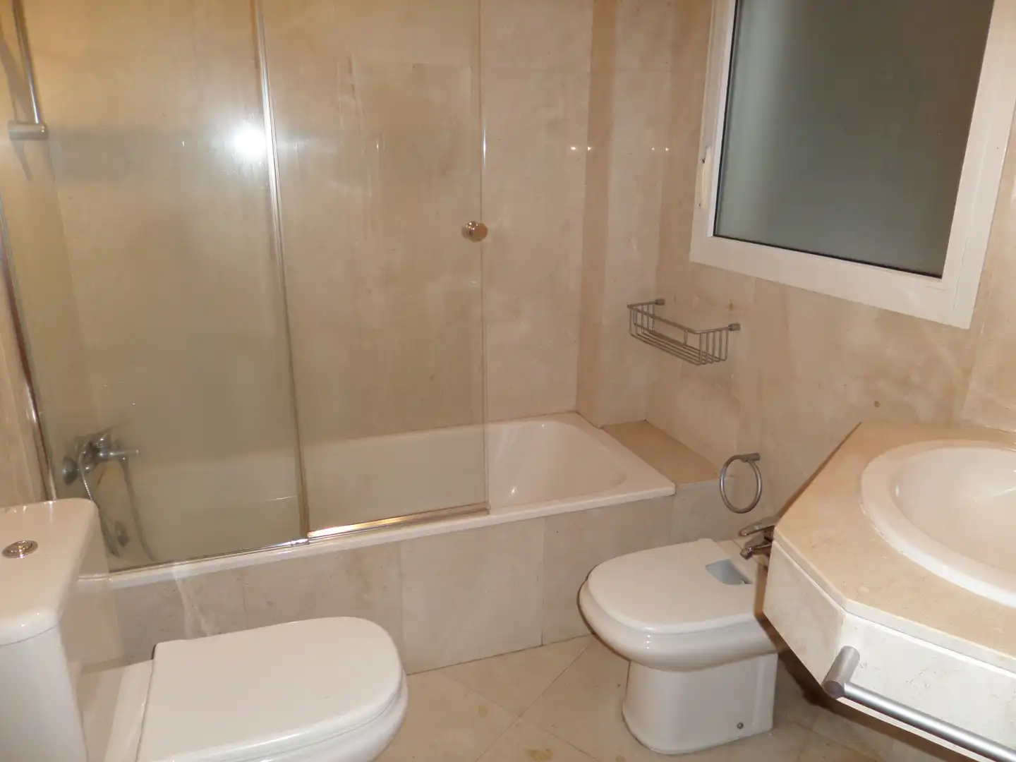 Baño de Piso de alquiler en San Agustín del Guadalix con Aire acondicionado, Calefacción y Parquet