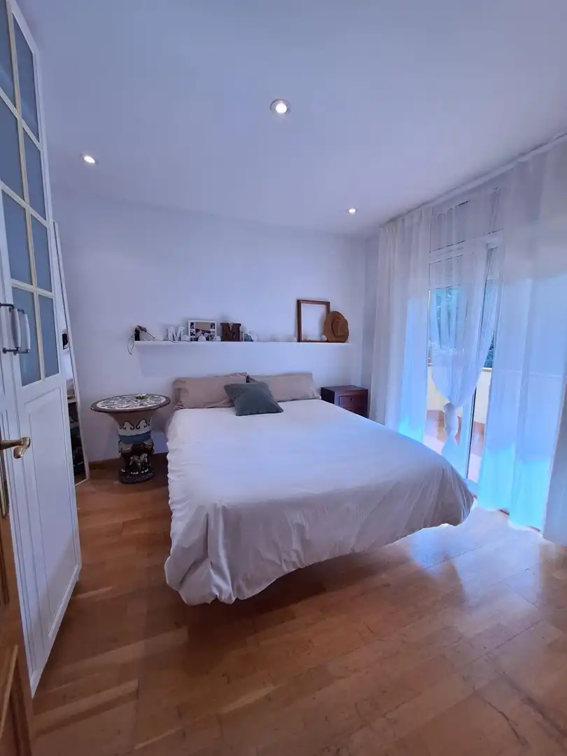 Dormitori de Casa o xalet en venda en Castellar del Vallès amb Calefacció, Terrassa i Piscina